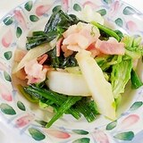 白菜とほうれん草とベーコンの炒め物